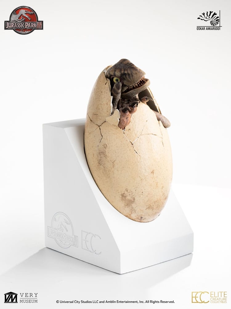 White Queen Hatching Egg par Elite Creature Collectibles - figurine 1/1 Jurassic Park 3 de 13 cm