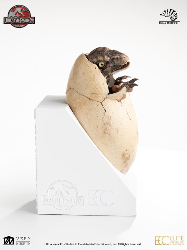 White Queen Hatching Egg par Elite Creature Collectibles - figurine 1/1 Jurassic Park 3 de 13 cm