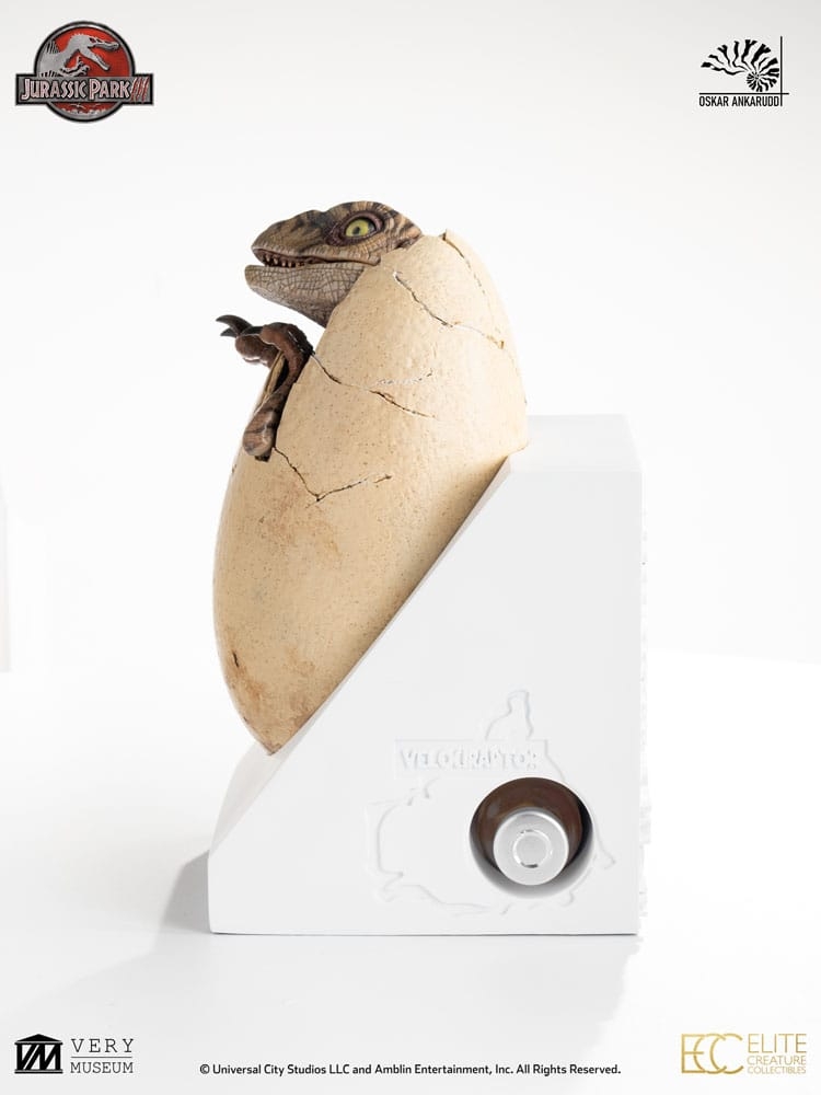 White Queen Hatching Egg par Elite Creature Collectibles - figurine 1/1 Jurassic Park 3 de 13 cm
