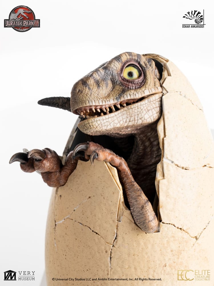 White Queen Hatching Egg par Elite Creature Collectibles - figurine 1/1 Jurassic Park 3 de 13 cm