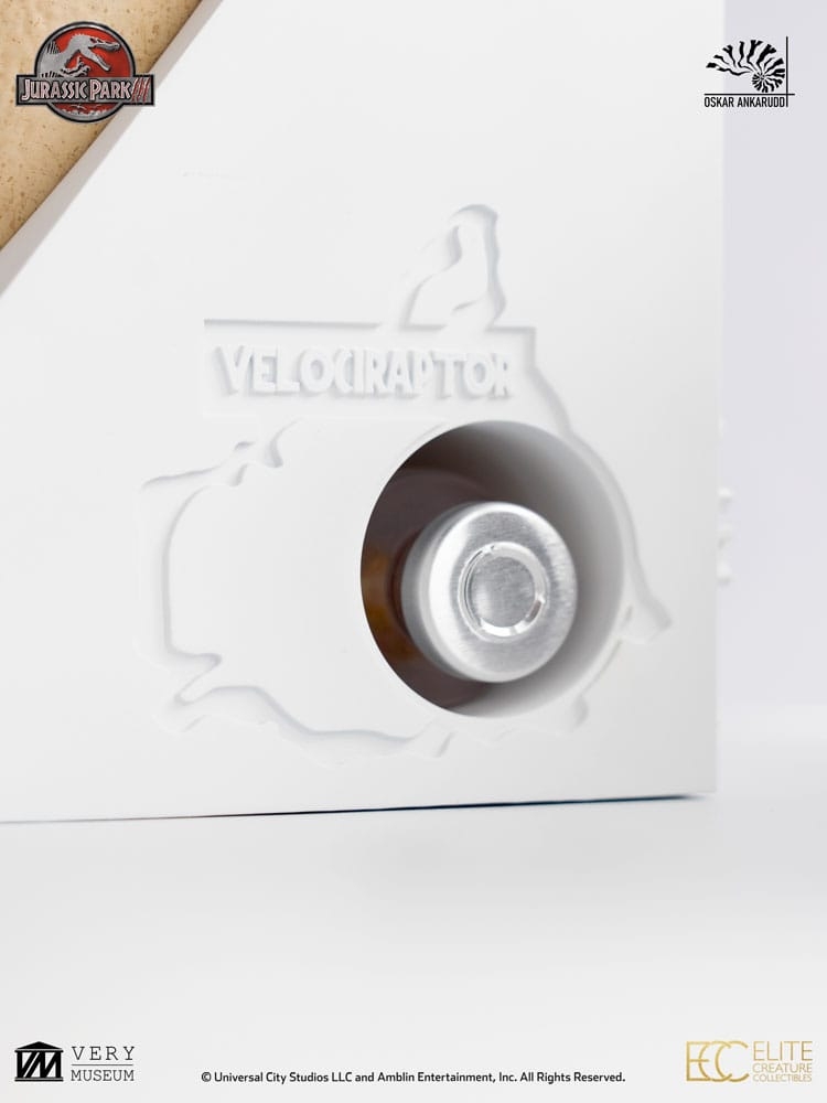 White Queen Hatching Egg by Elite Creature Collectibles - Jurassic Park 3 1/1 scale figure