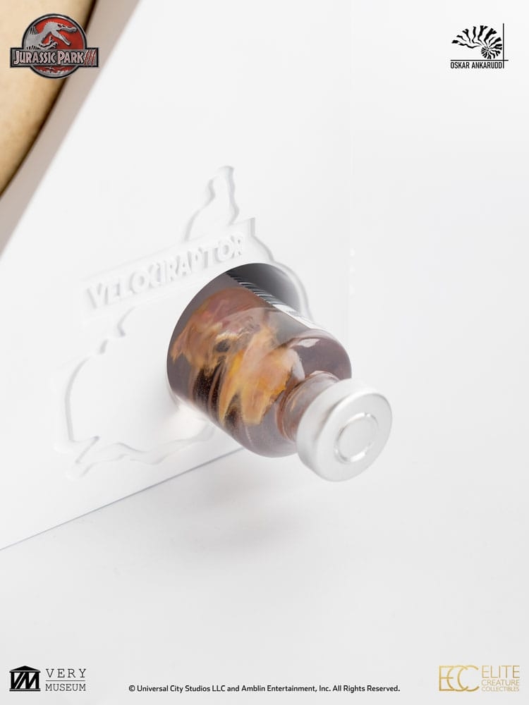 White Queen Hatching Egg by Elite Creature Collectibles - Jurassic Park 3 1/1 scale figure