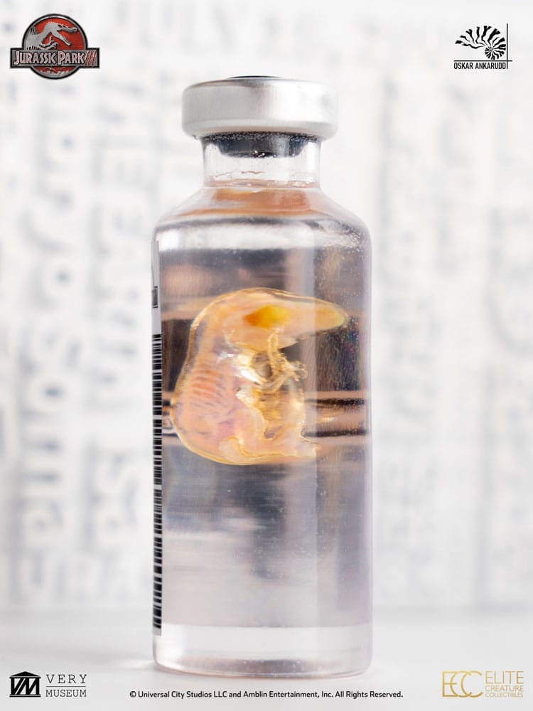 White Queen Hatching Egg by Elite Creature Collectibles - Jurassic Park 3 1/1 scale figure