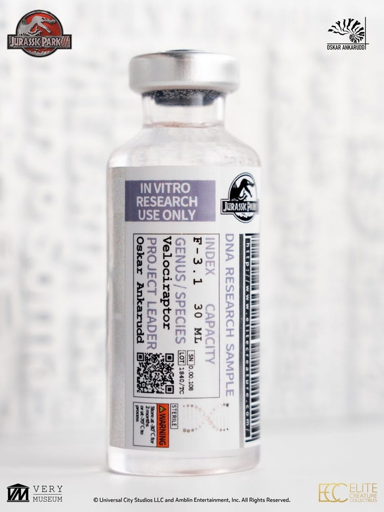 White Queen Hatching Egg by Elite Creature Collectibles - Jurassic Park 3 1/1 scale figure