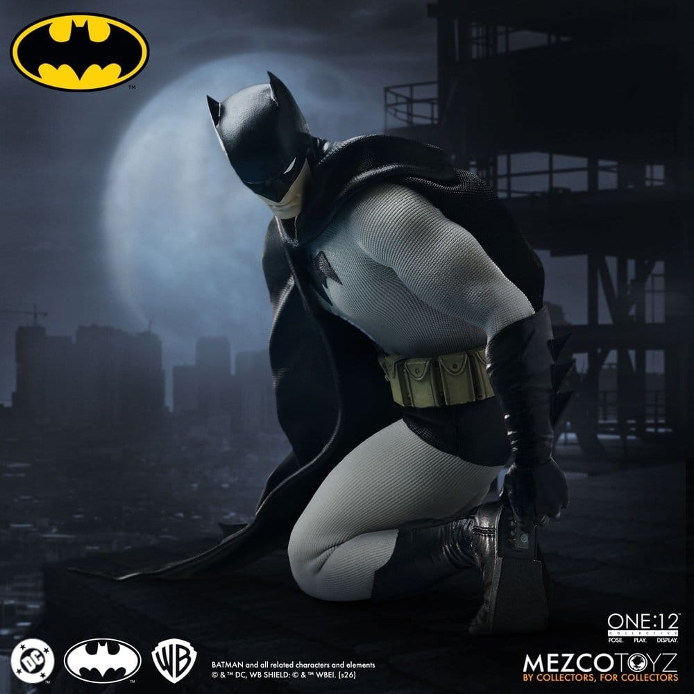 Batman One:12 par Mezco - figurine 1/12 Batman : Year One de 17 cm