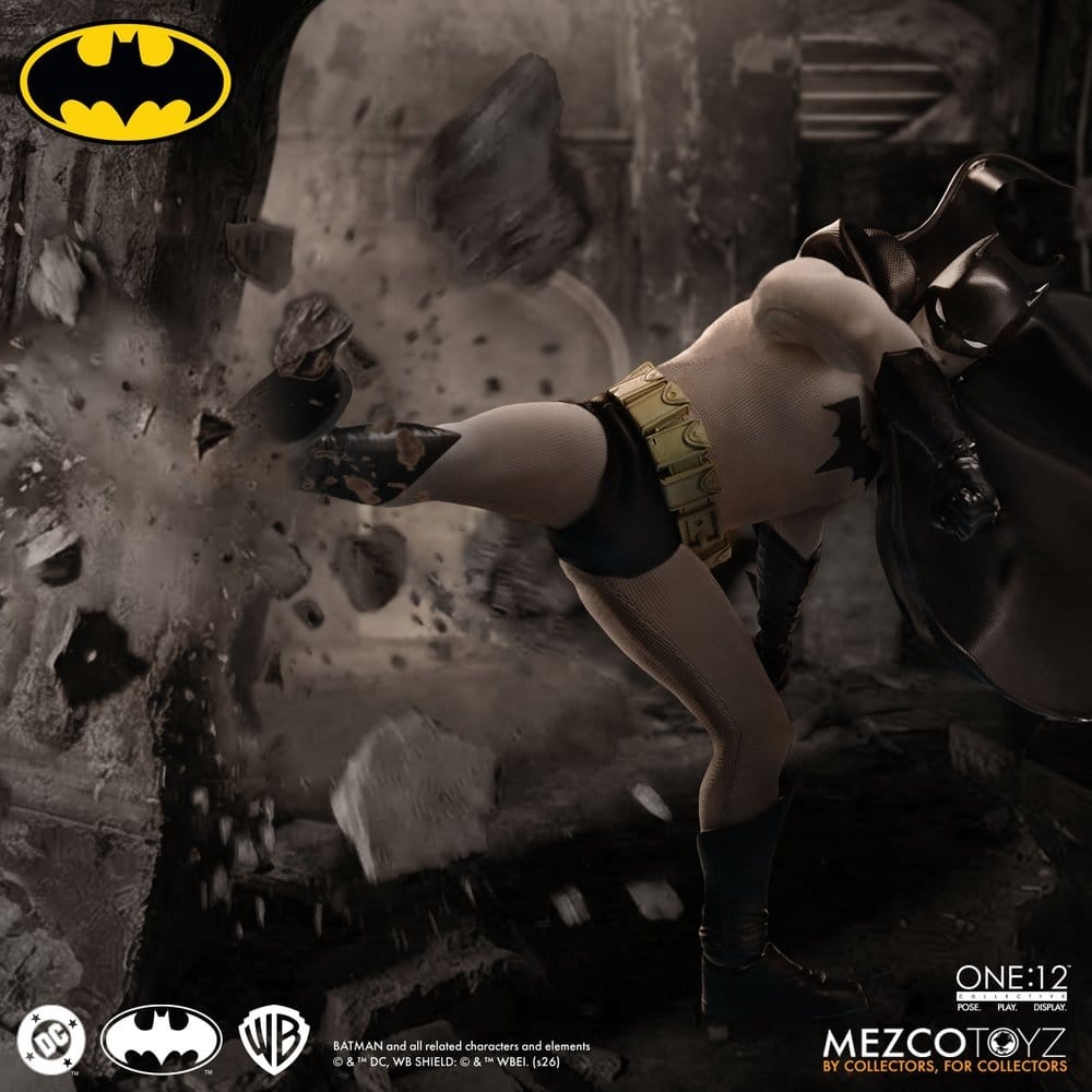 Batman One:12 par Mezco - figurine 1/12 Batman : Year One de 17 cm