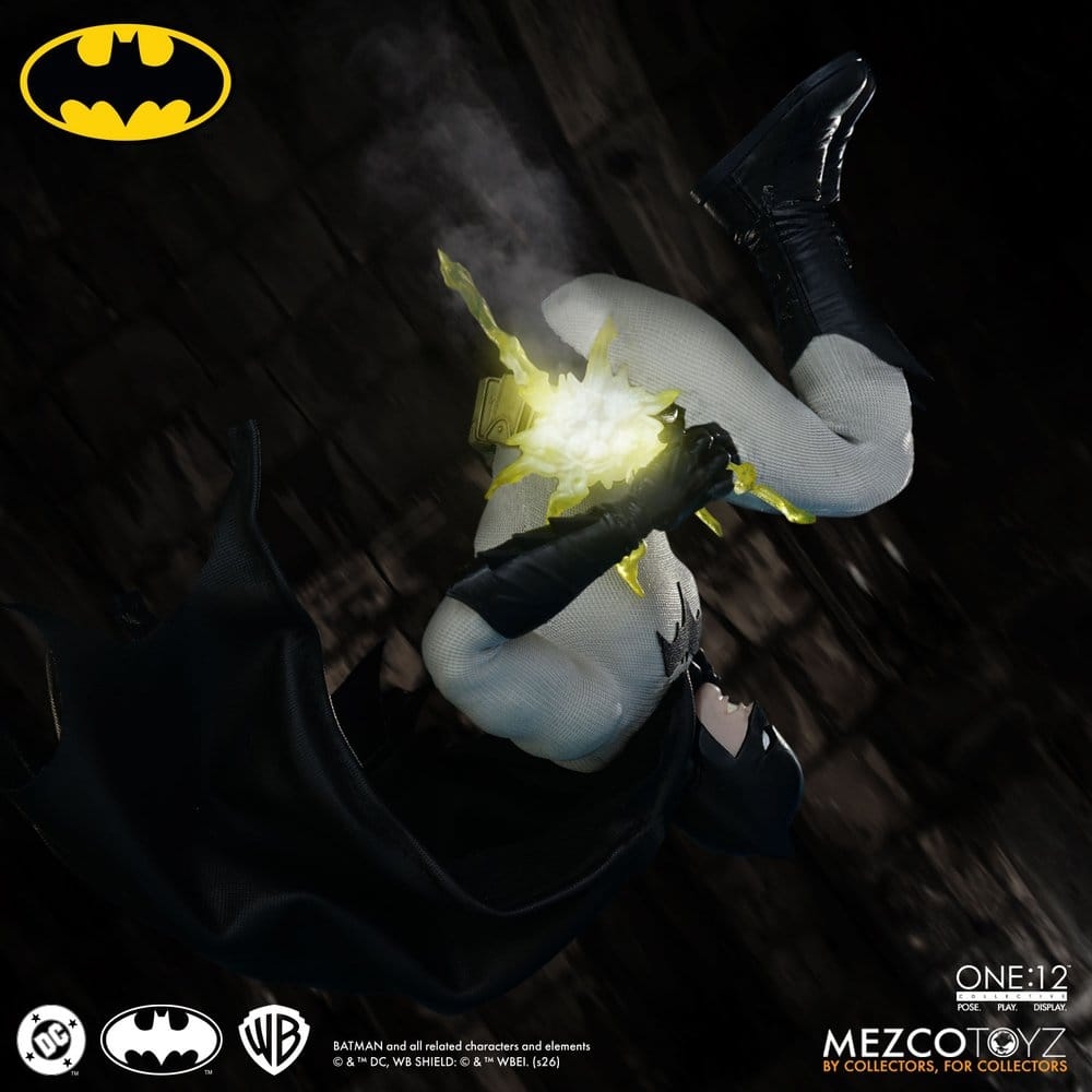 Batman One:12 par Mezco - figurine 1/12 Batman : Year One de 17 cm