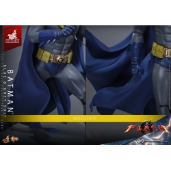 Batman (Blue and Grey Suit) van Hot Toys - MMS834 - The Flash 1/6 schaal actiefiguur