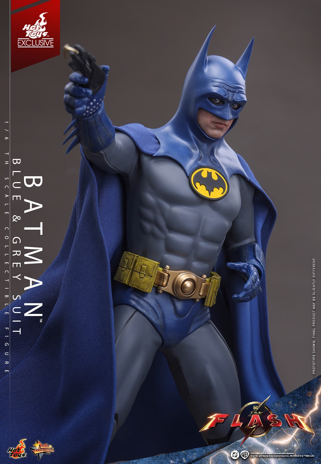 Batman (Blue and Grey Suit) par Hot Toys - MMS834 - figurine 1/6 The Flash de 30 cm