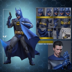 Batman (Blue and Grey Suit) van Hot Toys - MMS834 - The Flash 1/6 schaal actiefiguur