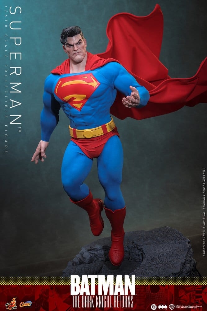 Superman par Hot Toys - CMS032 - figurine 1/6 The Dark Knight Returns de 34 cm