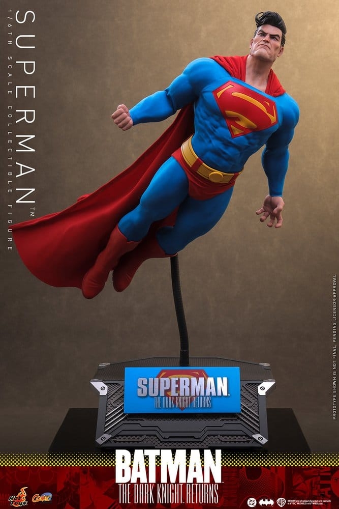 Superman par Hot Toys - CMS032 - figurine 1/6 The Dark Knight Returns de 34 cm