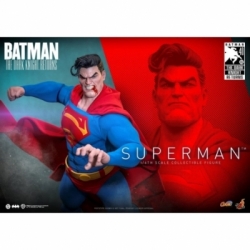 Superman van Hot Toys - CMS032 - The Dark Knight Returns 1/6 schaal actiefiguur