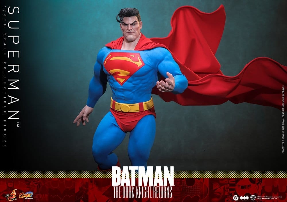 Superman par Hot Toys - CMS032 - figurine 1/6 The Dark Knight Returns de 34 cm