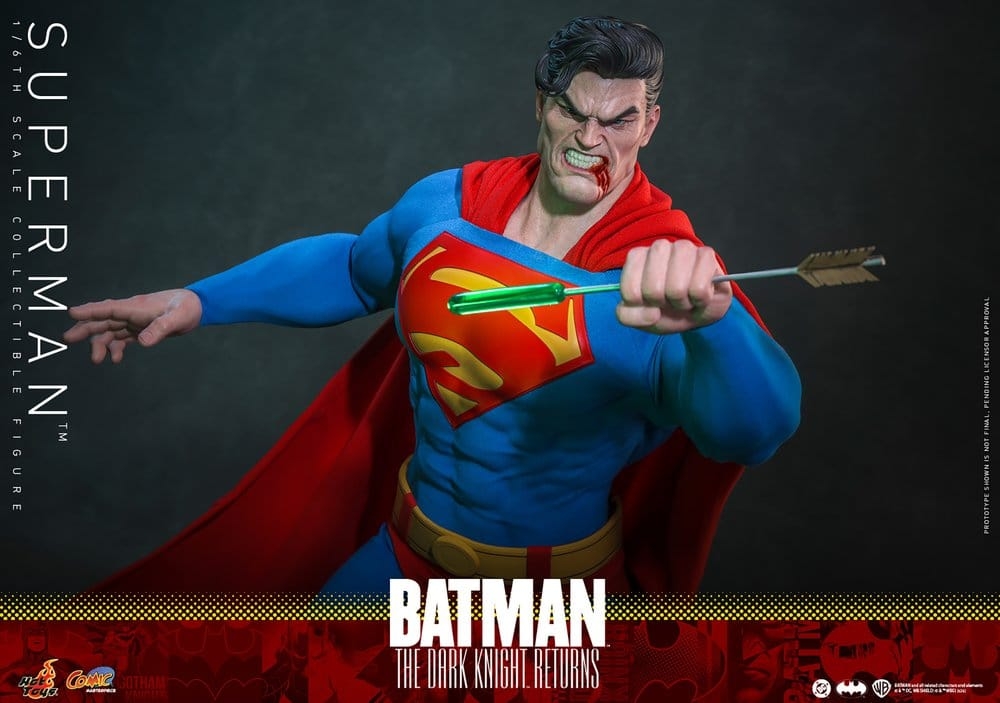 Superman by Hot Toys - CMS032 - The Dark Knight Returns 1/6 scale action figure