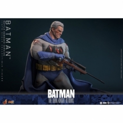 Batman (Battle Damaged version) by Hot Toys - CMS031 - The Dark Knight Returns 1/6 scale action figure