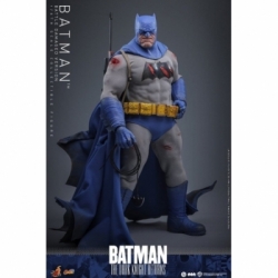 Batman (Battle Damaged version) by Hot Toys - CMS031 - The Dark Knight Returns 1/6 scale action figure