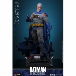 Batman (Battle Damaged version) van Hot Toys - CMS031 - The Dark Knight Returns 1/6 schaal actiefiguur