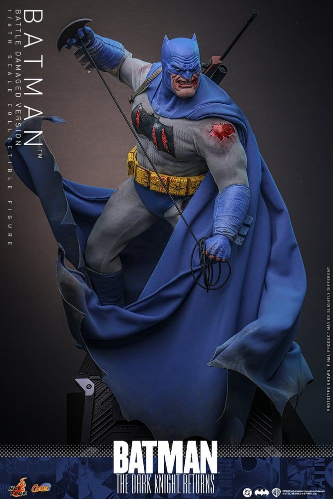 Batman (Battle Damaged version) by Hot Toys - CMS031 - The Dark Knight Returns 1/6 scale action figure