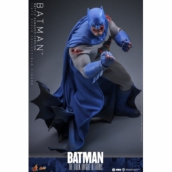 Batman (Battle Damaged version) par Hot Toys - CMS031 - figurine 1/6 The Dark Knight Returns de 32 cm