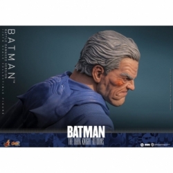 Batman (Battle Damaged version) par Hot Toys - CMS031 - figurine 1/6 The Dark Knight Returns de 32 cm