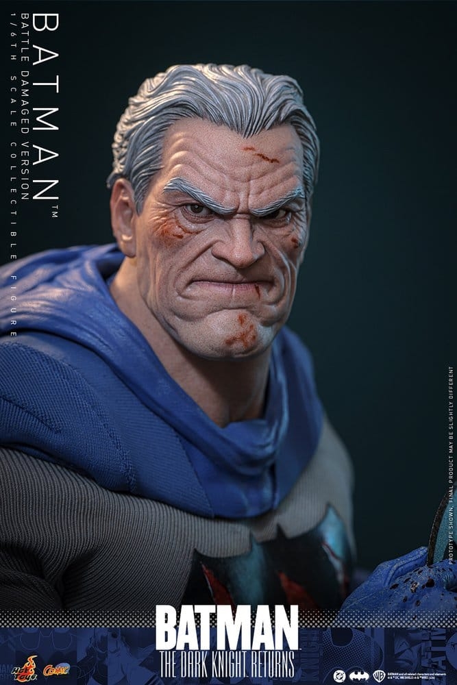 Batman (Battle Damaged version) by Hot Toys - CMS031 - The Dark Knight Returns 1/6 scale action figure