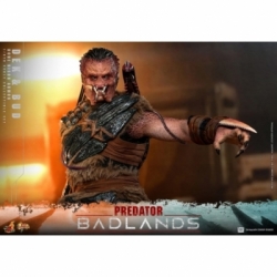 Dek and Bud (Bone Bison Armor) van Hot Toys - Predator: Badlands 1/6 schaal actiefiguren