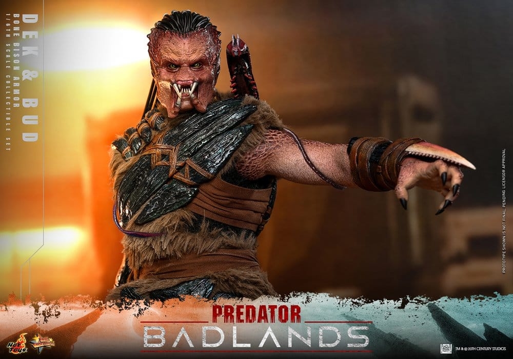 Dek and Bud (Bone Bison Armor) van Hot Toys - Predator: Badlands 1/6 schaal actiefiguren
