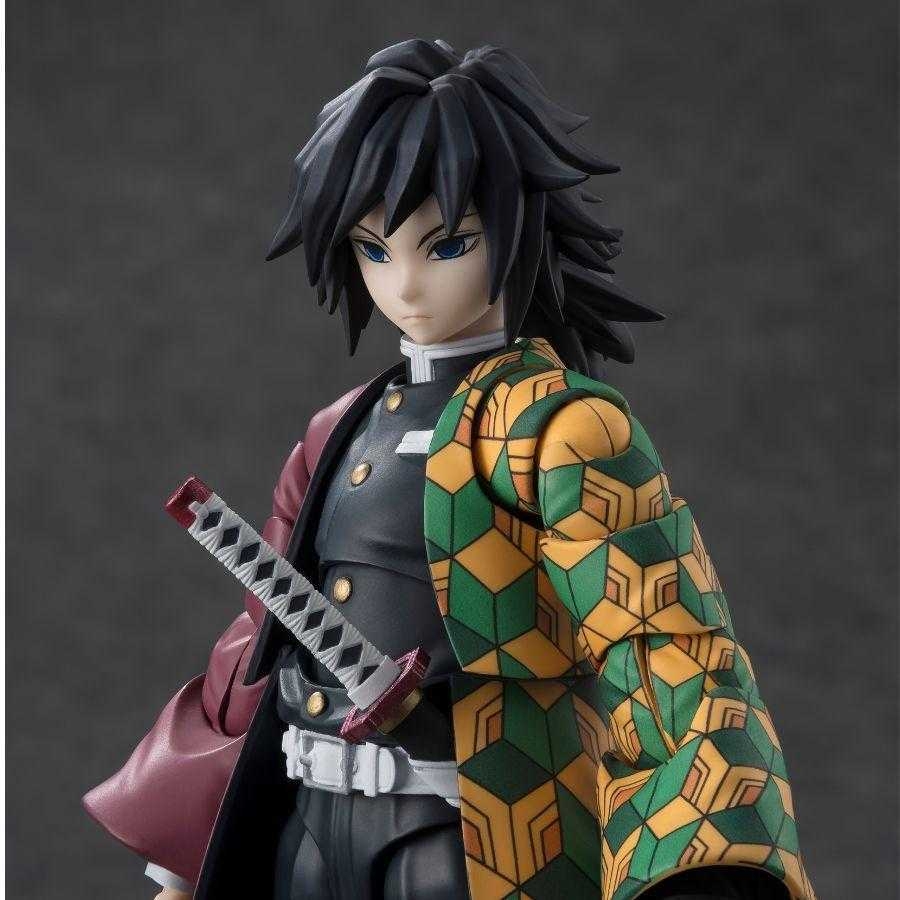 Giyu Tomioka SH Figuarts par Bandai Tamashii Nations - figurine Demon Slayer: Kimetsu no Yaiba de 15 cm