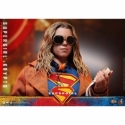 Supergirl and Krypto de Hot Toys - MMS869 - figura de acción Supergirl de 28 cm