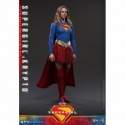 Supergirl and Krypto van Hot Toys - MMS869 - Supergirl 28 cm actiefiguur