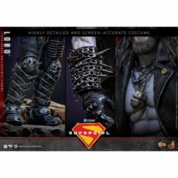 Lobo di Hot Toys - MMS890 - action figure Supergirl in scala 1/6