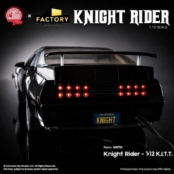 K.I.T.T. and Michael Knight di Ramen Toy - action figure K-2000 (Knight Rider) in scala 1/12