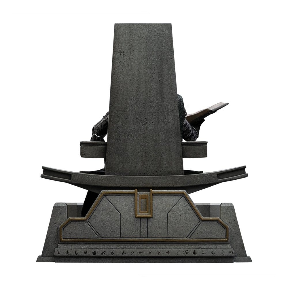 Doctor Doom (on throne) Art Scale di Iron Studios - figura Avengers: Doomsday in scala 1/10