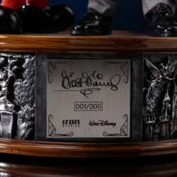 Walt Disney and Mickey Mouse Legacy Replica di Iron Studios - statua Disney Classics in scala 1/4