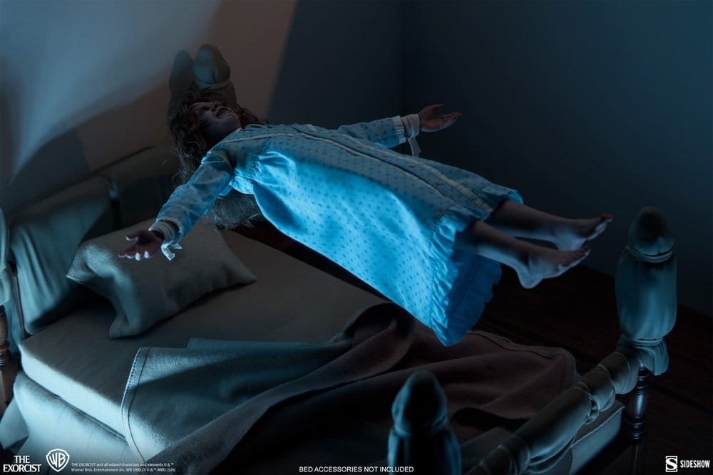 Regan MacNeil Sixth Scale Deluxe by Sideshow Collectibles - The Exorcist 1/6 scale action figure